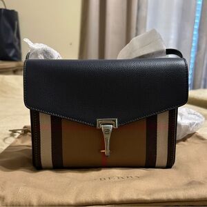 BURBERRY MACKEN INK BLUE BRAND NEW